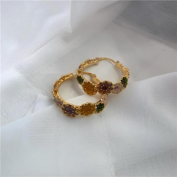 Gold Daisy Flower Hoop Earrings | 18K Plated Chunky Floral Statement Jewelry - Picture 5 of 5